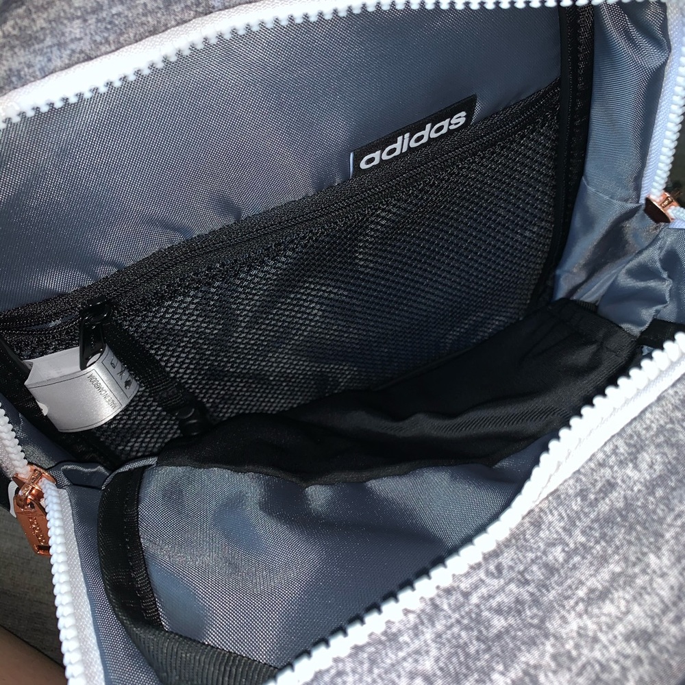 *NWT* Mini Adidas Linear Backpack - Picture 4 of 7